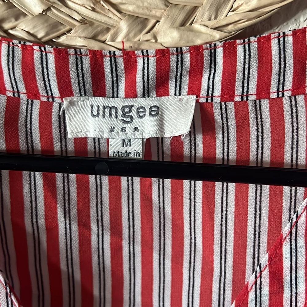 Umgee button down size Medium - Picture 2 of 6